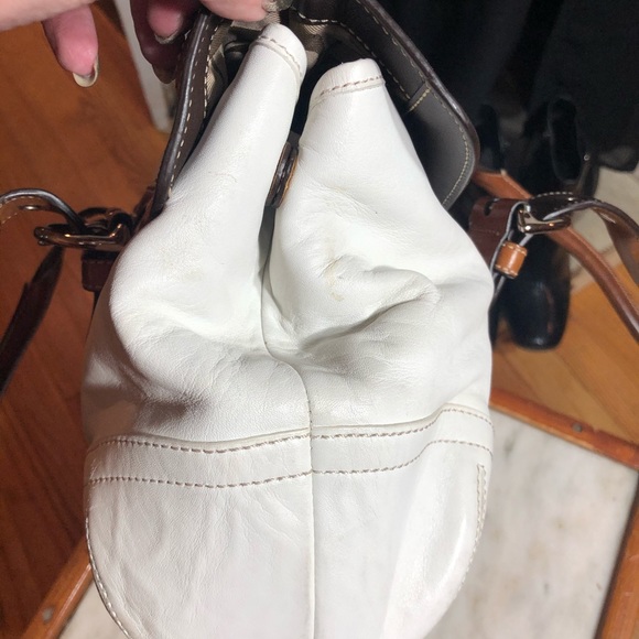 COACH WINTER WHITE/BROWN LEATHER SHOULDER BAG - Picture 11 of 15